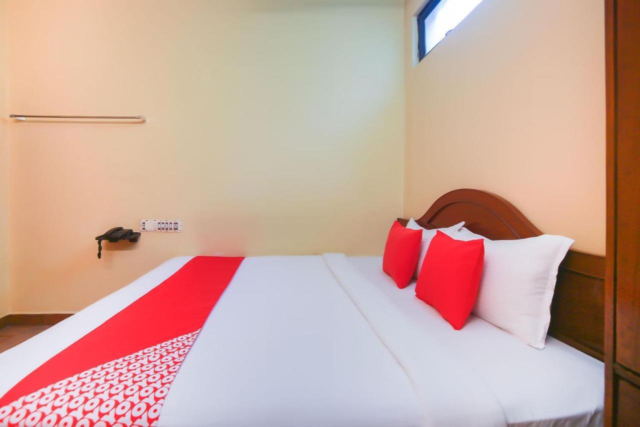Oyo 23098 Ushama Heritage Guest House Puducherry Exterior foto